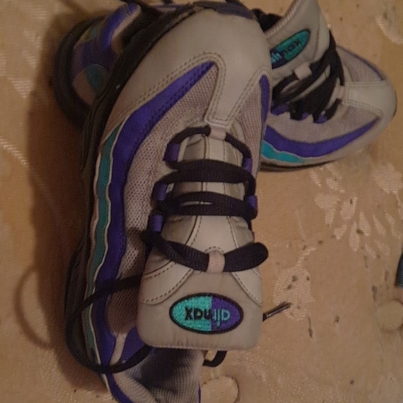 Nikes - Picture 2 of 8